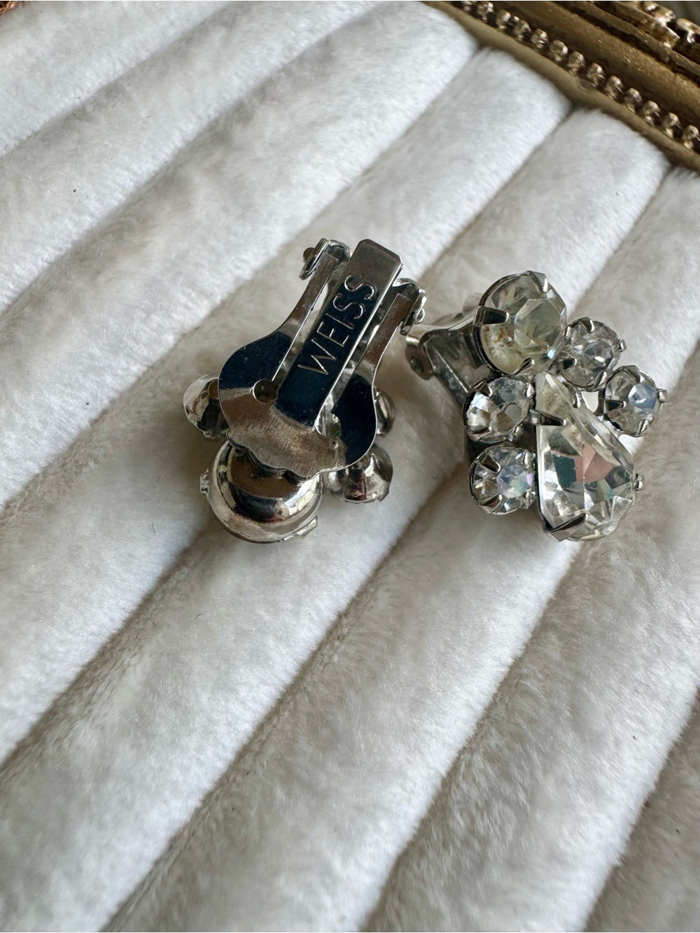 Weiss Rhinestone Clip On Earrings Clear Crystal Cluster Signed 1950s - Picture 2 of 4
